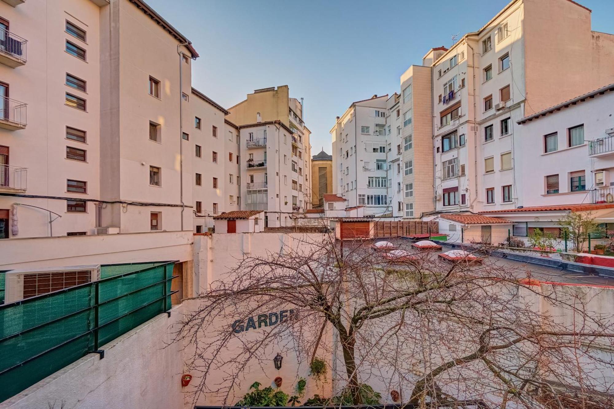 Apartamento El Conde By Clabao Pamplona Kültér fotó